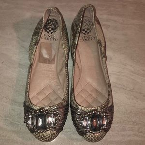 Nwot Vince Camuto snake embossed round toe flats
